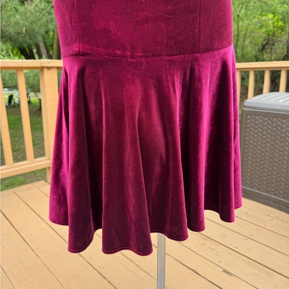 Yolanda Baraschi Elegant Burgundy Velvet Spaghetti Strap Dress size 0 - Picture 5 of 15